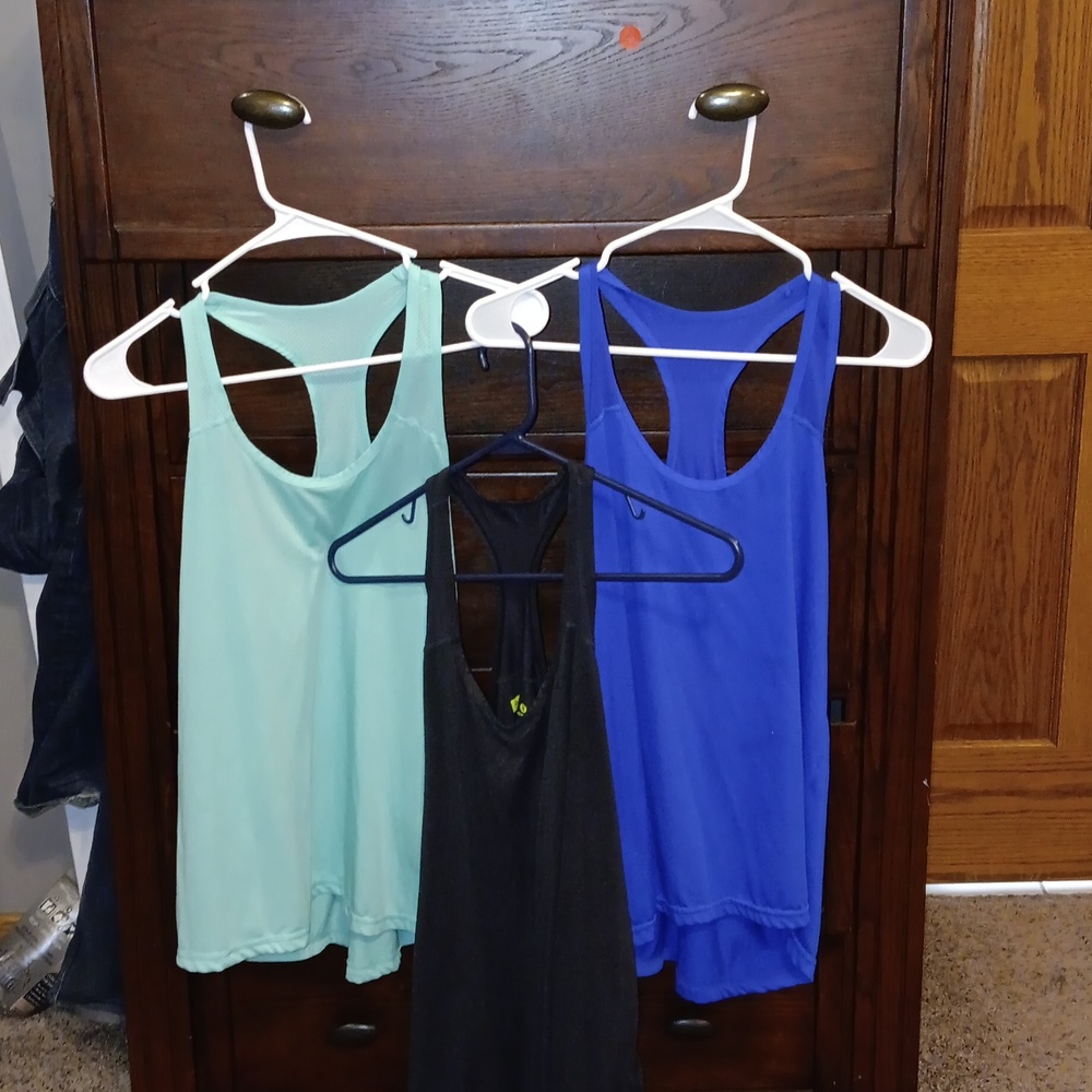 3 WOMEN'S TANK TOPS